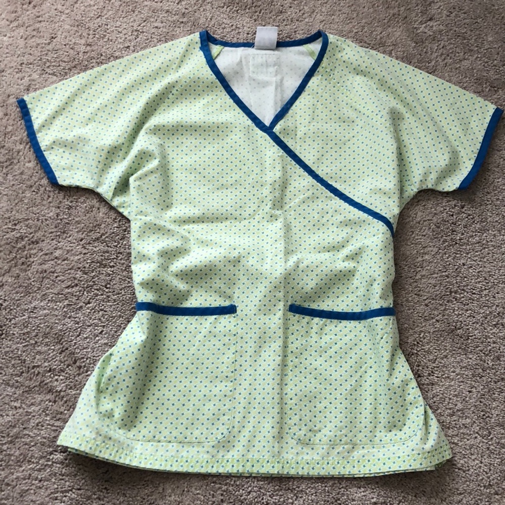 💕 2/$10 Scrub top bundle